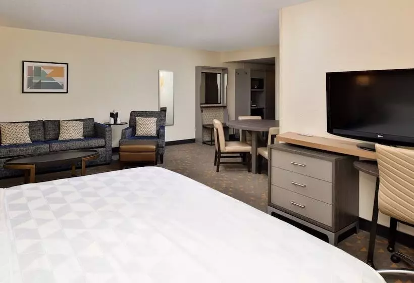 身障者適用スイートルーム, Holiday Inn Hotel & Suites Overland Park   Convention Center By Ihg