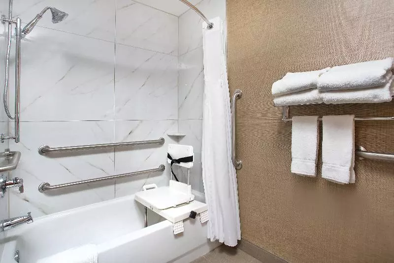 キングサイズベッドのスタンダードルーム, Holiday Inn Express Berea, An Ihg