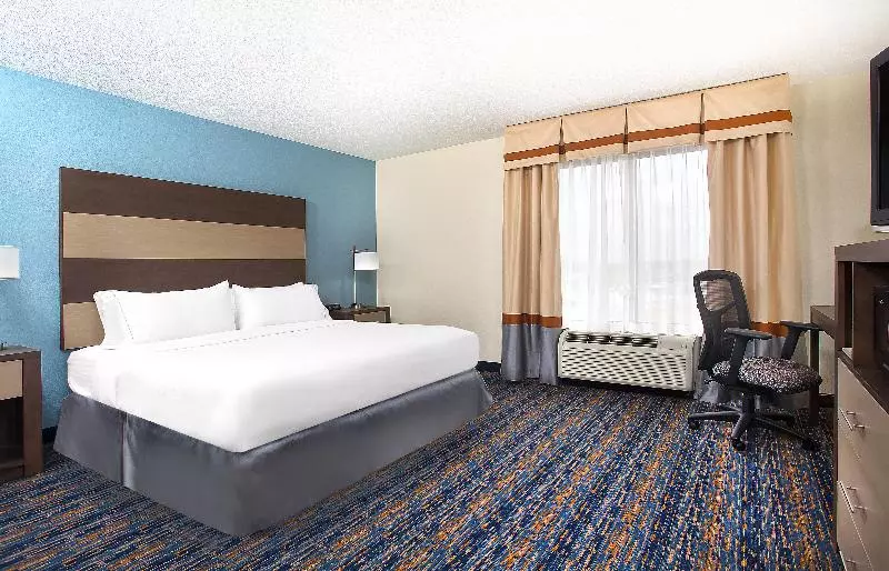 キングサイズベッドのスタンダードルーム, Holiday Inn Express Berea, An Ihg