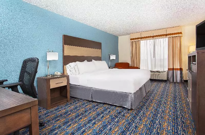 キングサイズベッドのスタンダードルーム, Holiday Inn Express Berea, An Ihg
