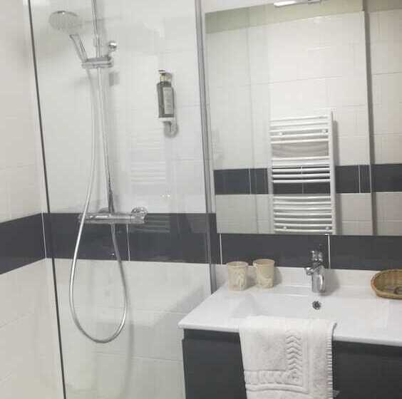 スーペリアールーム, Logis Hôtels   Hôtel Et Restaurant Le Lion D Or