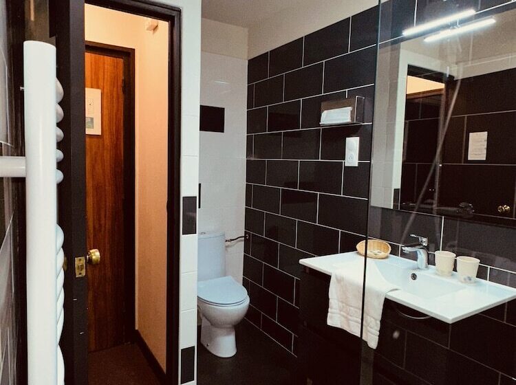 スーペリアールーム, Logis Hôtels   Hôtel Et Restaurant Le Lion D Or