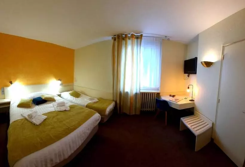 スタンダードトリプルルーム, Logis Hôtels Hôtel Et Restaurant Le Lion D Or