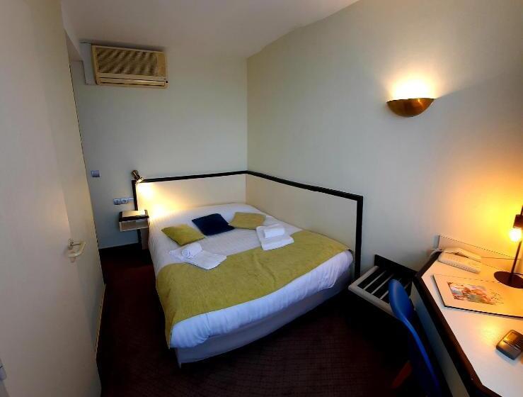 اتاق استاندارد یک نفره, Logis Hôtels   Hôtel Et Restaurant Le Lion D Or