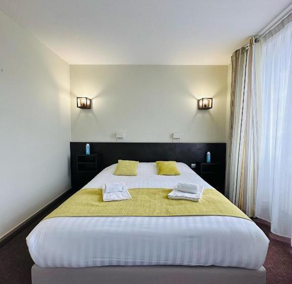 スーペリアールーム, Logis Hôtels   Hôtel Et Restaurant Le Lion D Or