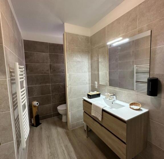 スーペリアールーム, Logis Hôtels   Hôtel Et Restaurant Le Lion D Or