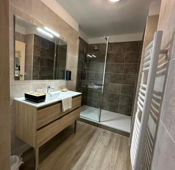 スーペリアールーム, Logis Hôtels   Hôtel Et Restaurant Le Lion D Or