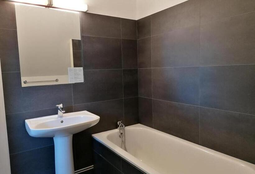 غرفة قياسية ثلاثية, Le Verger