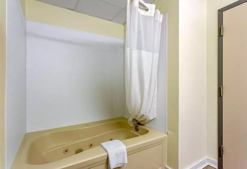 キングサイズベッドのスタンダードルーム, Quality Inn Surfside Myrtle Beach