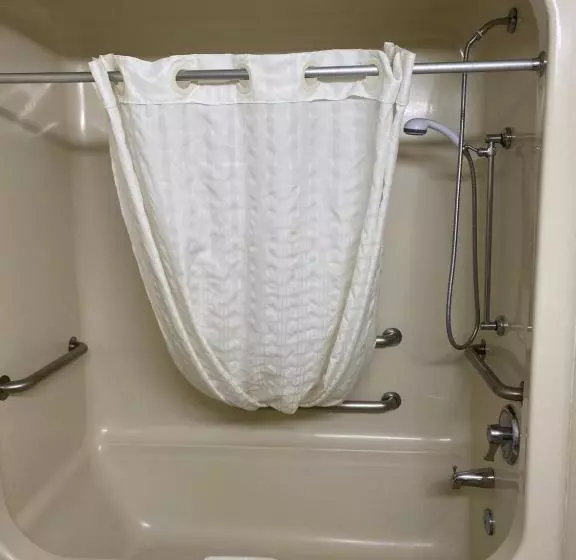 身障者適用キングサイズベッドルーム, Quality Inn Surfside Myrtle Beach
