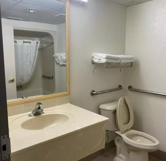 身障者適用キングサイズベッドルーム, Quality Inn Surfside Myrtle Beach