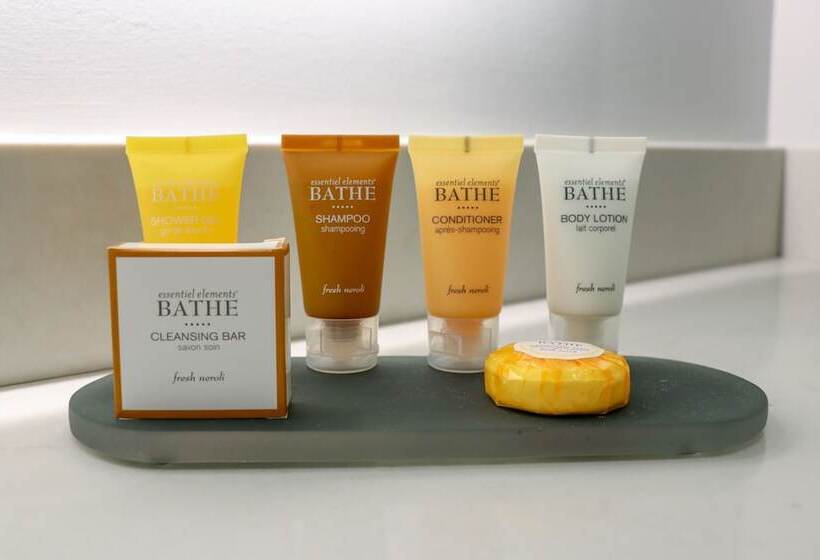 غرفة قياسية سرير مزدوج, The St. James