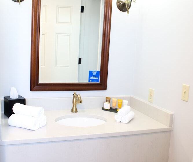 غرفة قياسية سرير مزدوج, The St. James