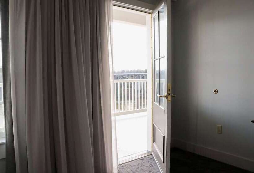 غرفة قياسية سرير مزدوج, The St. James