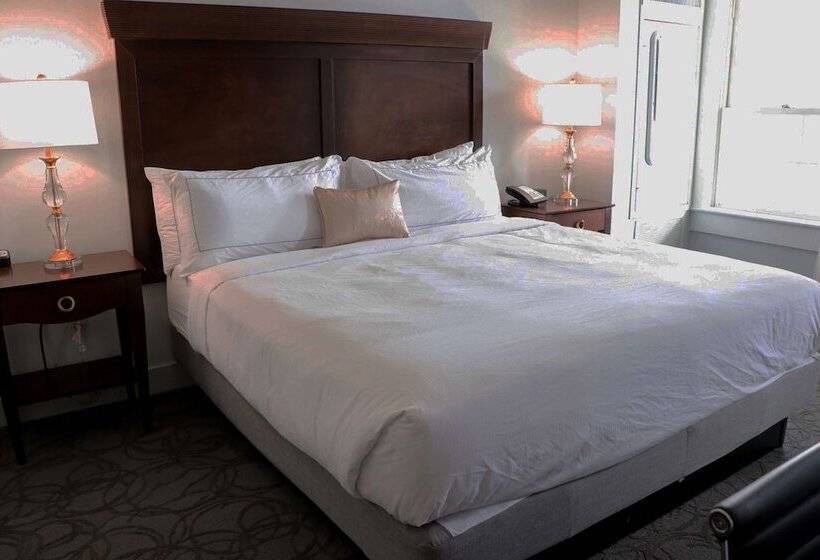 غرفة قياسية سرير مزدوج, The St. James