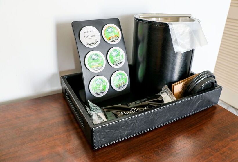 غرفة قياسية سرير مزدوج, The St. James