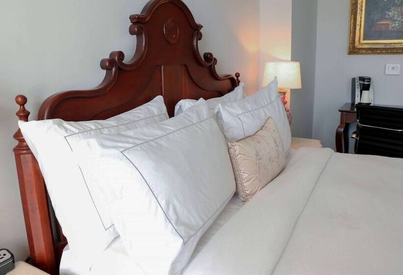 غرفة قياسية سرير مزدوج, The St. James