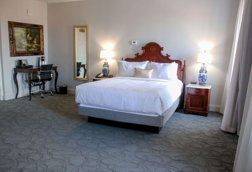 غرفة قياسية سرير مزدوج, The St. James