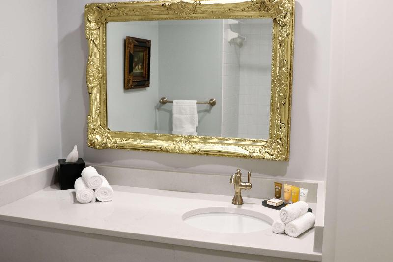 غرفة قياسية سرير كينج, The St. James