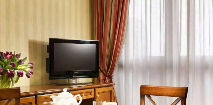 اتاق کلاسیک, UNA HOTELS Hotel & Residence Contessa Jolanda Milano