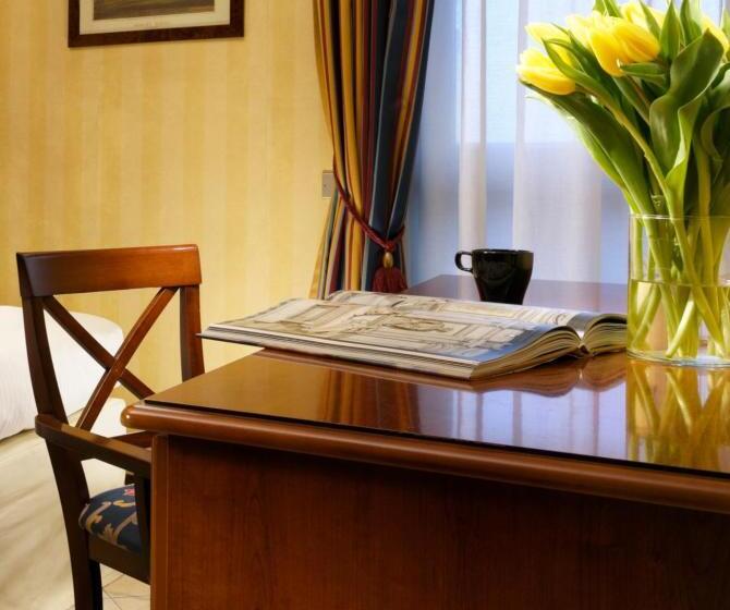 Классический Номер, UNA HOTELS Hotel & Residence Contessa Jolanda Milano