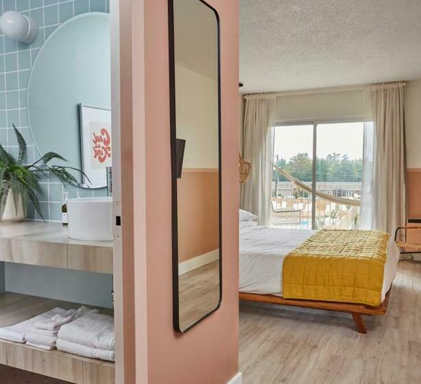 带大床的标准间, The June Motel, Sauble Beach