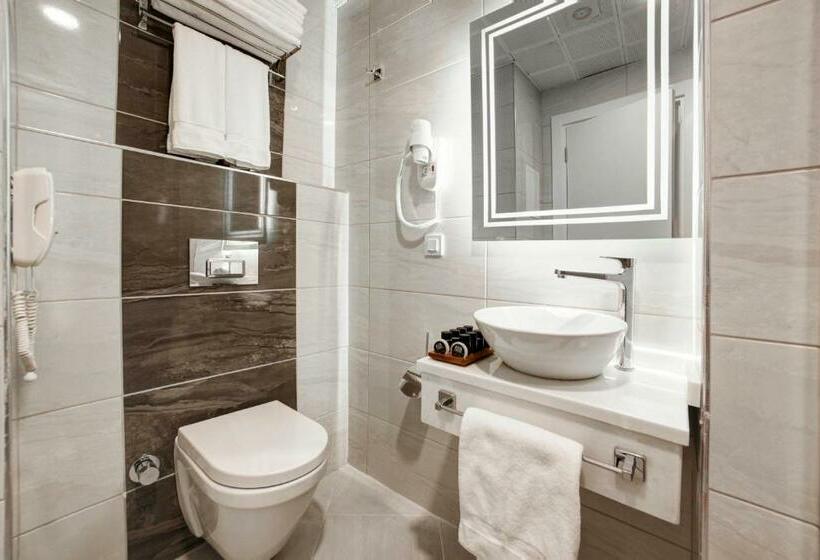 اتاق خانوادگی تودرتو, Great Fortune Design Hotel & Spa