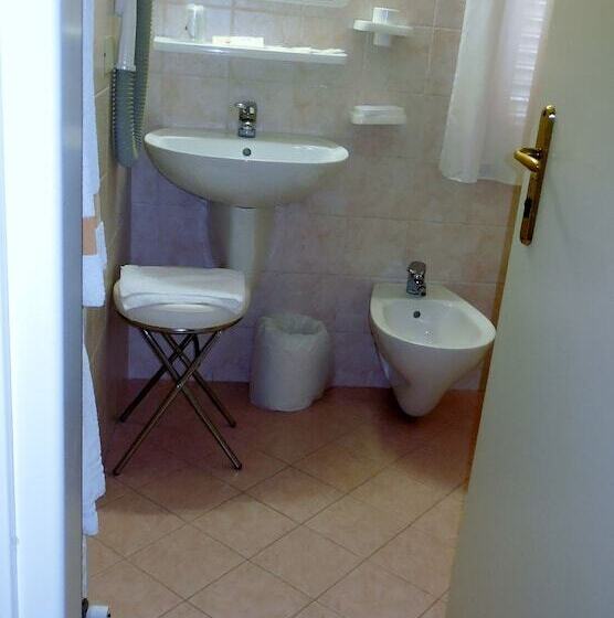 اتاق استاندارد سه نفره, Albergo Arena