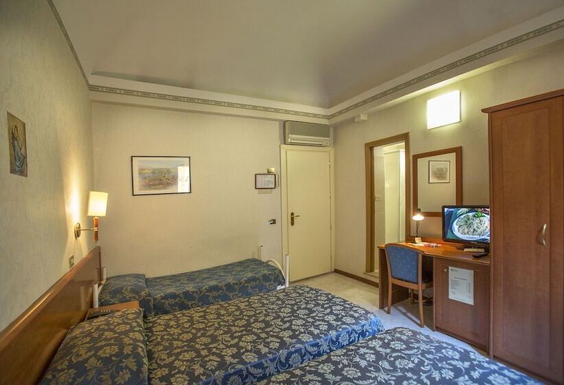 اتاق استاندارد سه نفره, Albergo Arena