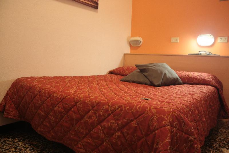 标准间, Assarotti