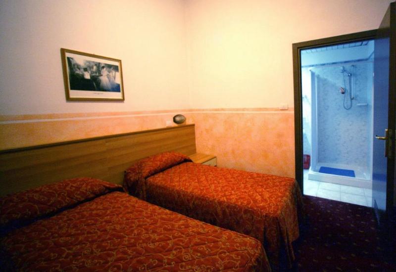 标准间, Assarotti