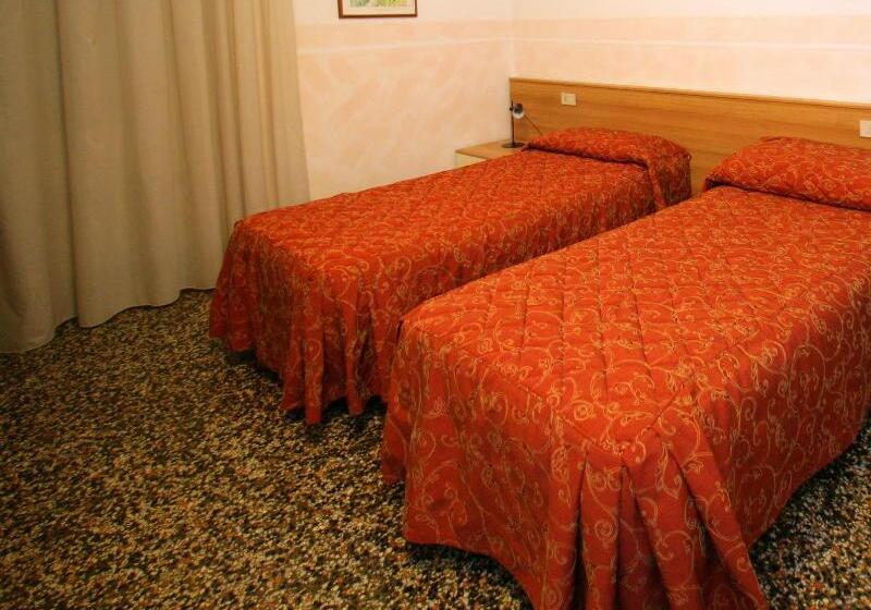 高级大房间, Assarotti