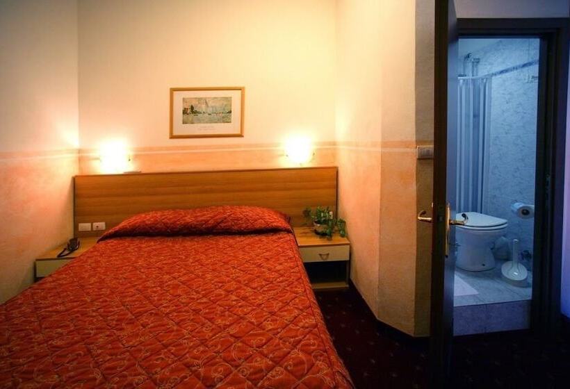 اتاق اکونومی, Assarotti