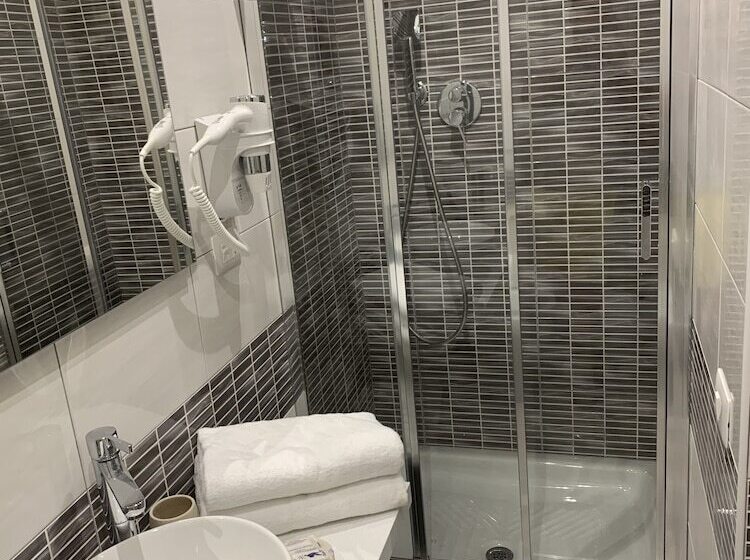 高级大房间, Assarotti