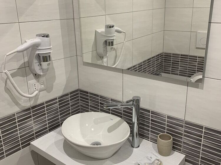 高级三人间, Assarotti