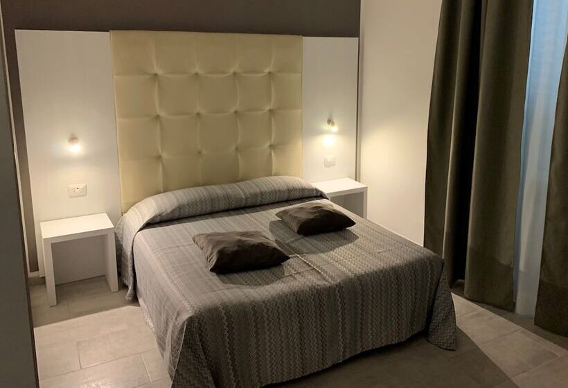 高级三人间, Assarotti