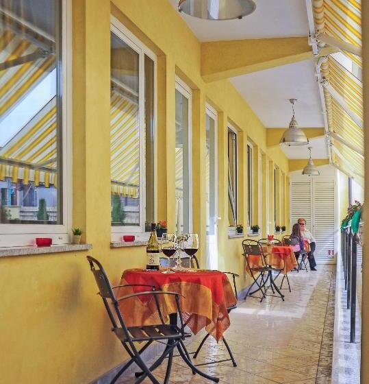 اتاق استاندارد سه نفره, B&b Ai Cipressi