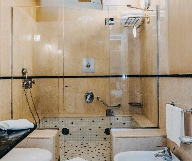 سوییت جونیور, Costantinopoli 104