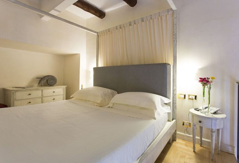 سوییت جونیور, Costantinopoli 104