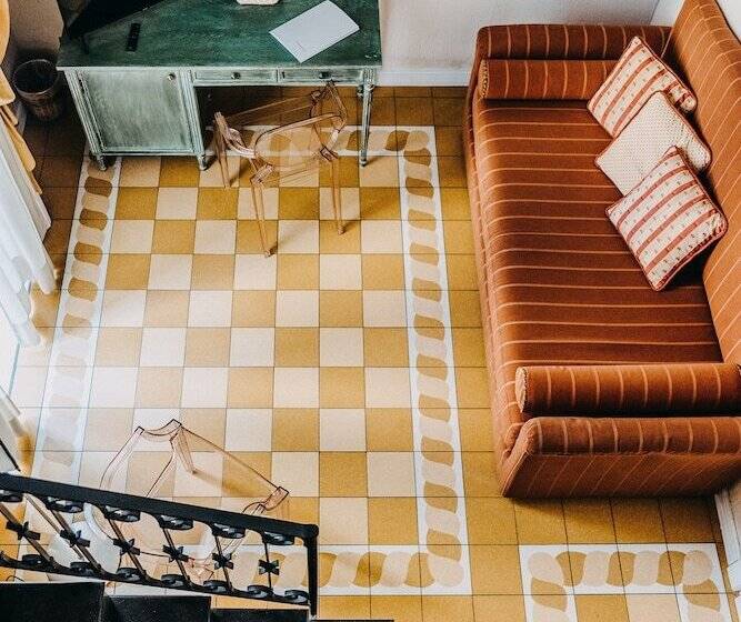 سوییت جونیور, Costantinopoli 104