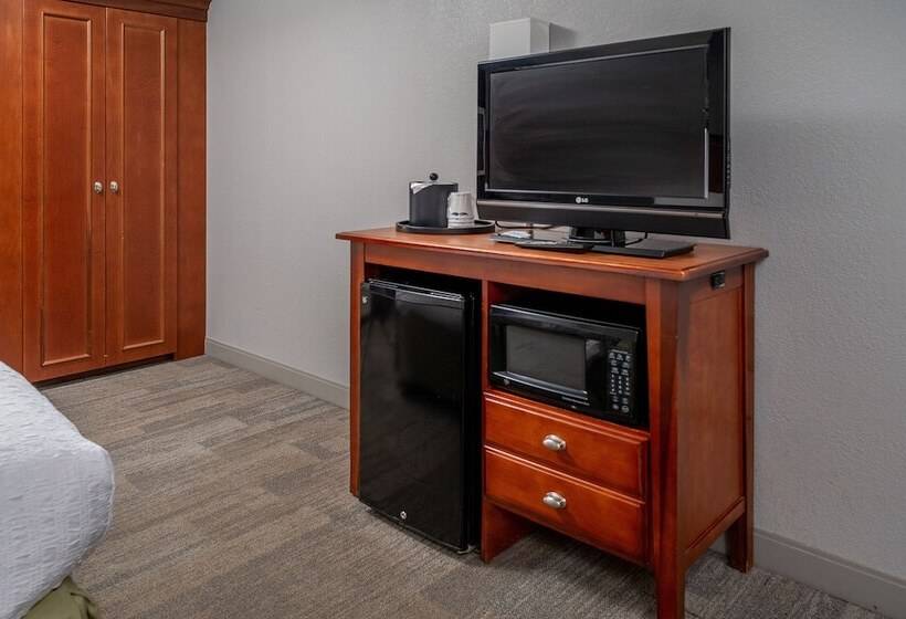 带2个双人床的标准工作室, Hampton Inn Charlestondowntown