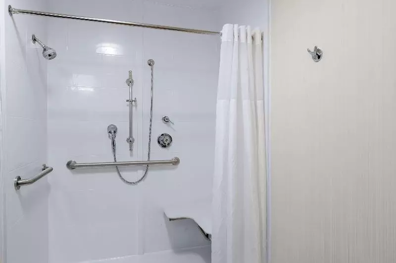 キングサイズベッドのスタンダードルーム, Hampton Inn Columbia