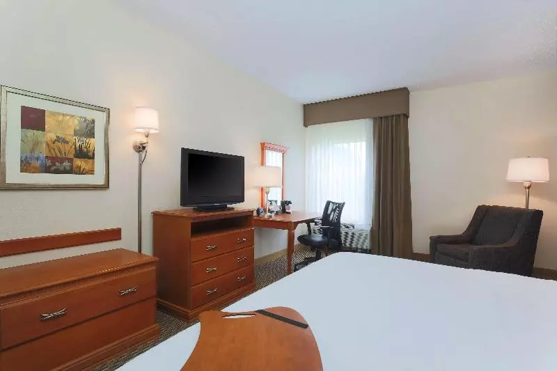 身障者適用キングサイズベッドルーム, Surestay By Best Western Forsyth Decatur