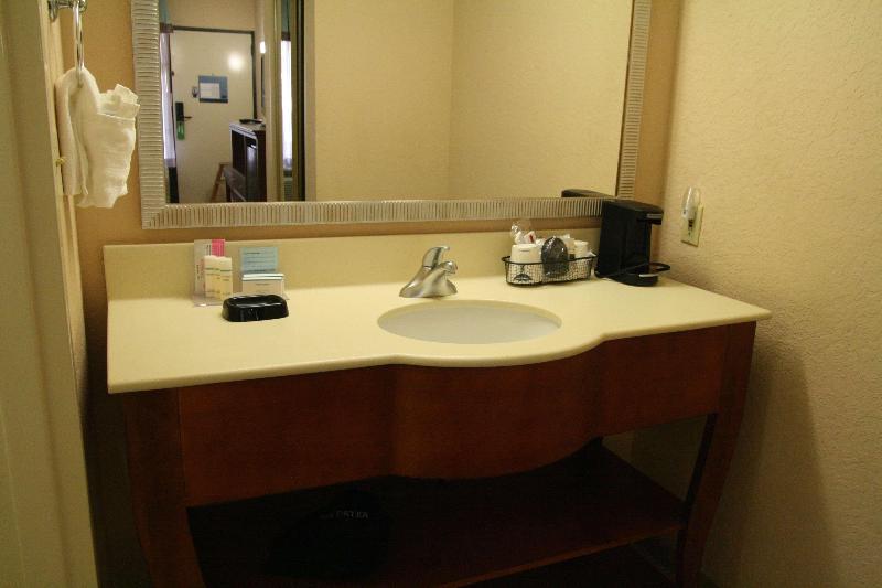 غرفة قياسية سرير كينج, Hampton Inn Gainesville
