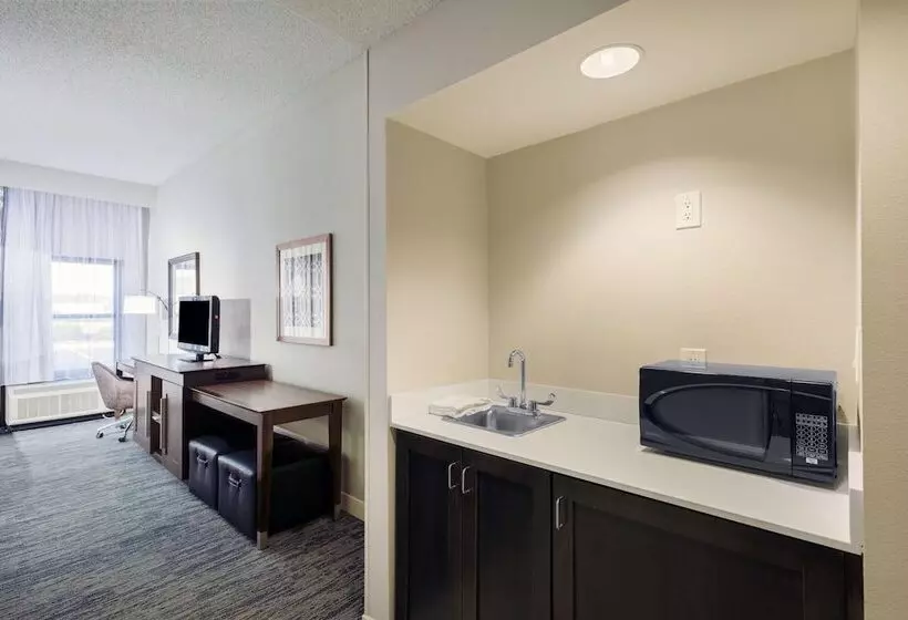 スタンダードスタジオ, Hampton Inn Mount Airy