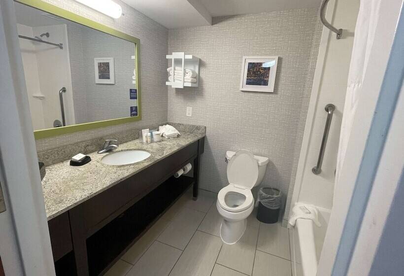 غرفة قياسية لذوى الاحتياجات الخاصة, Hampton Inn Ridgefield Park