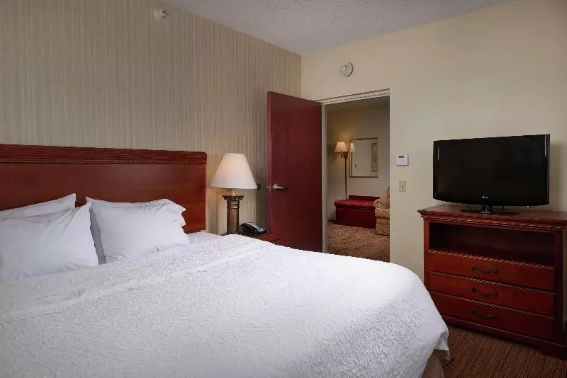キングサイズベッドのスイートルーム, Hampton Inn Shrewsbury
