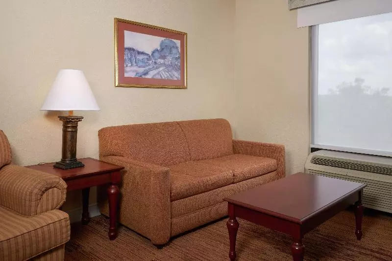 キングサイズベッドのスイートルーム, Hampton Inn Shrewsbury