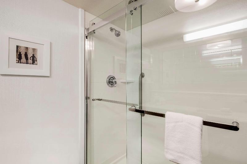 身障者適用キングサイズベッドルーム, Hampton Inn & Suites Seattlenorth/lynnwood