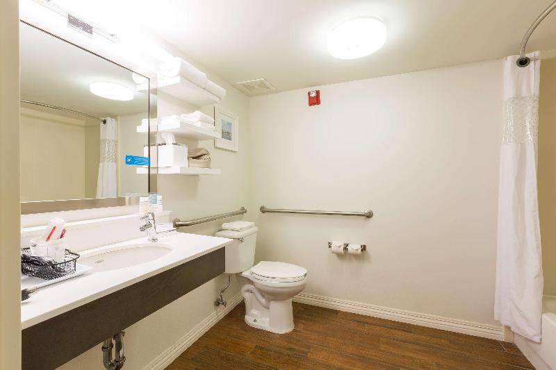 חדר סטנדרט עם מיטת קינג, Hampton Inn Washington